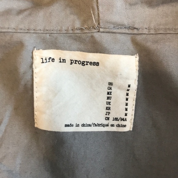 Gray rain coat. - Picture 5 of 6